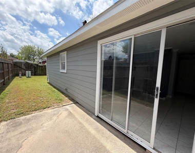 718 Blue Rock Court - Photo Thumbnail 23