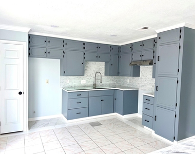 718 Blue Rock Court - Photo Thumbnail 5