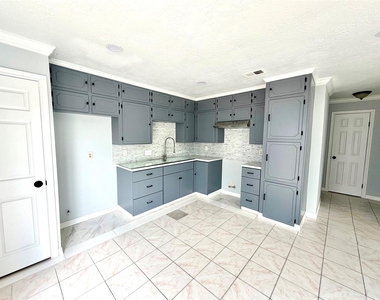 718 Blue Rock Court - Photo Thumbnail 7