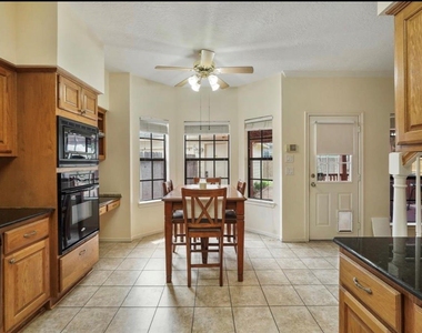 17335 Meadow Heights Drive - Photo Thumbnail 10
