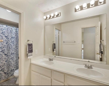 17335 Meadow Heights Drive - Photo Thumbnail 23