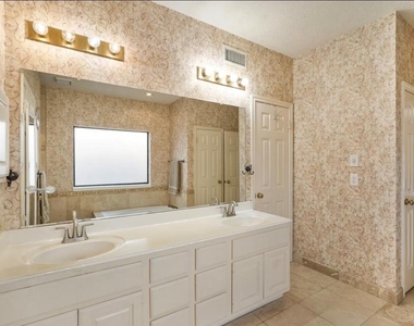 17335 Meadow Heights Drive - Photo Thumbnail 18