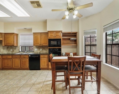 17335 Meadow Heights Drive - Photo Thumbnail 11