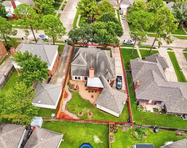 17335 Meadow Heights Drive - Photo Thumbnail 4
