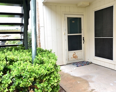 250 El Dorado Boulevard - Photo Thumbnail 2