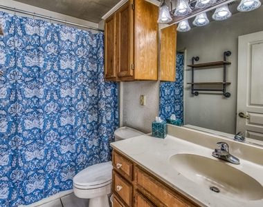 112 E Alamo Street - Photo Thumbnail 10