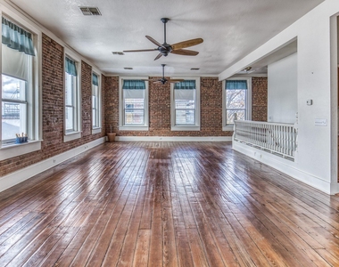 112 E Alamo Street - Photo Thumbnail 6