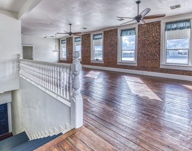 112 E Alamo Street - Photo Thumbnail 3