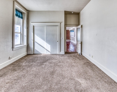 112 E Alamo Street - Photo Thumbnail 13