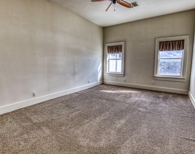 112 E Alamo Street - Photo Thumbnail 11
