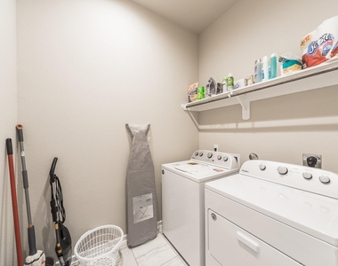 8710 Crossing Oak Lane - Photo Thumbnail 23