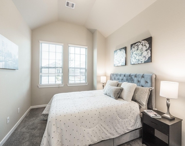 8710 Crossing Oak Lane - Photo Thumbnail 17