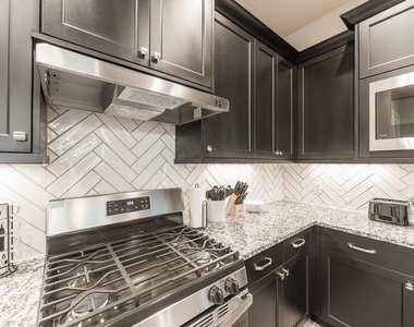 8710 Crossing Oak Lane - Photo Thumbnail 10
