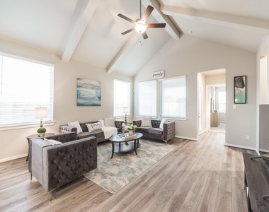 8710 Crossing Oak Lane - Photo Thumbnail 4