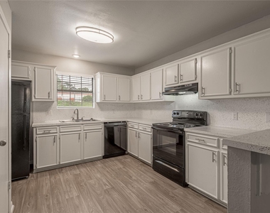 600 Palm Street - Photo Thumbnail 4