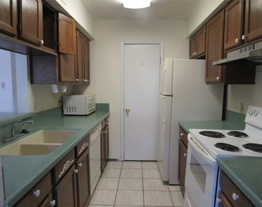 17401 Red Oak Drive - Photo Thumbnail 12