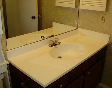 17401 Red Oak Drive - Photo Thumbnail 25