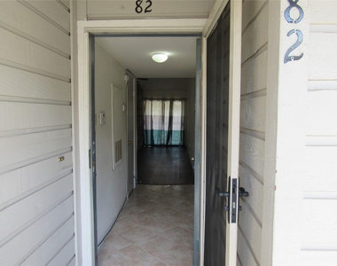 17401 Red Oak Drive - Photo Thumbnail 9