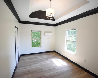 104 Virginia - Photo Thumbnail 5
