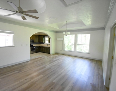 104 Virginia - Photo Thumbnail 6