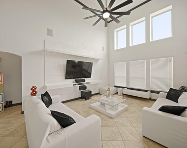 249 Castlegate Lane - Photo Thumbnail 3