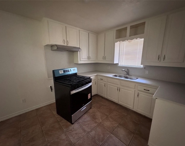 290 Clemmons Street - Photo Thumbnail 5