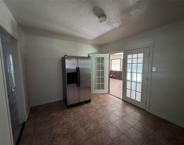 290 Clemmons Street - Photo Thumbnail 4