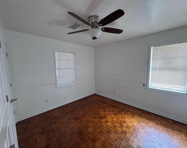 290 Clemmons Street - Photo Thumbnail 10