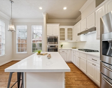 5638 Avalon Way - Photo Thumbnail 8