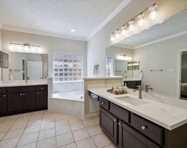 5638 Avalon Way - Photo Thumbnail 12