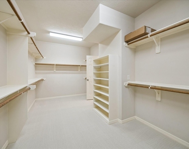 5638 Avalon Way - Photo Thumbnail 14