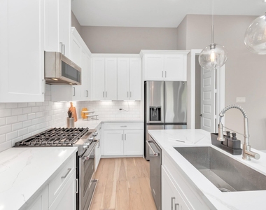 305 Queen Sude Lane - Photo Thumbnail 10
