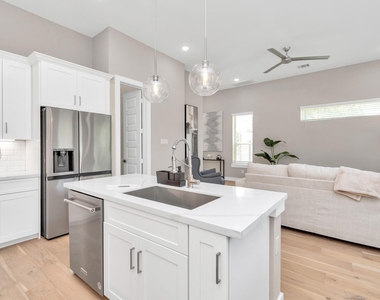 305 Queen Sude Lane - Photo Thumbnail 9