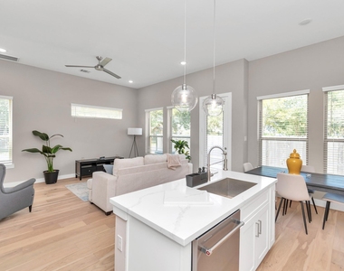 305 Queen Sude Lane - Photo Thumbnail 11