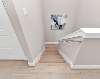 305 Queen Sude Lane - Photo Thumbnail 15