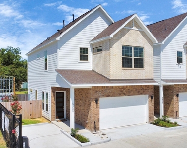 305 Queen Sude Lane - Photo Thumbnail 1