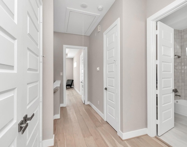 305 Queen Sude Lane - Photo Thumbnail 17