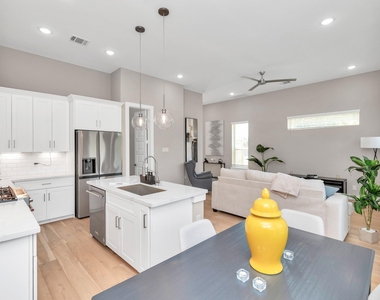 305 Queen Sude Lane - Photo Thumbnail 5