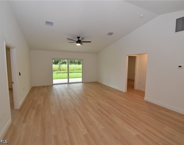 4668 Addley Avenue - Photo Thumbnail 2