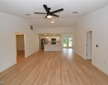 4668 Addley Avenue - Photo Thumbnail 14