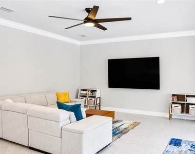4384 Aurora Street - Photo Thumbnail 11