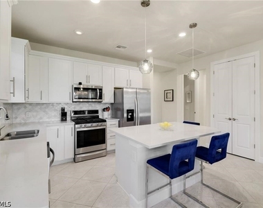 17323 Terracina Drive - Photo Thumbnail 6