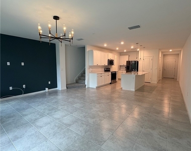 1545 Lake Jessup Circle - Photo Thumbnail 5