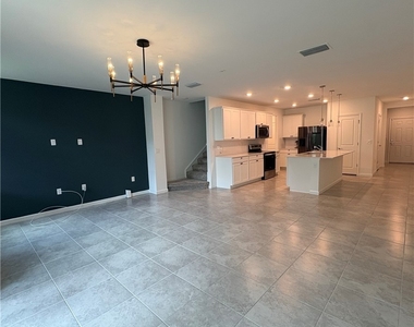 1545 Lake Jessup Circle - Photo Thumbnail 2