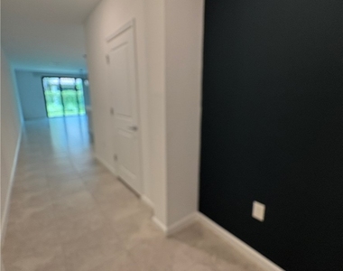 1545 Lake Jessup Circle - Photo Thumbnail 6
