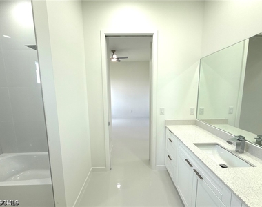4322 Kismet Parkway W - Photo Thumbnail 23