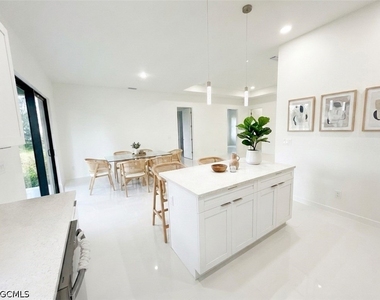 4322 Kismet Parkway W - Photo Thumbnail 9