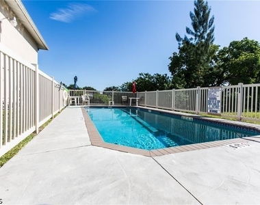 621 Sw 47th Terrace - Photo Thumbnail 16