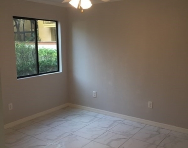 2937 Winkler Avenue - Photo Thumbnail 3