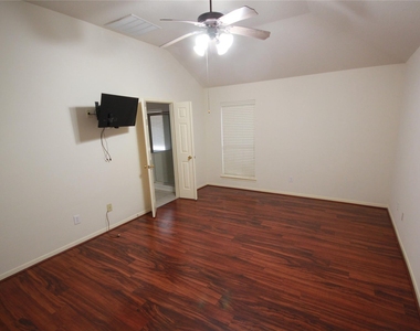 19055 Village Maple Court - Photo Thumbnail 17